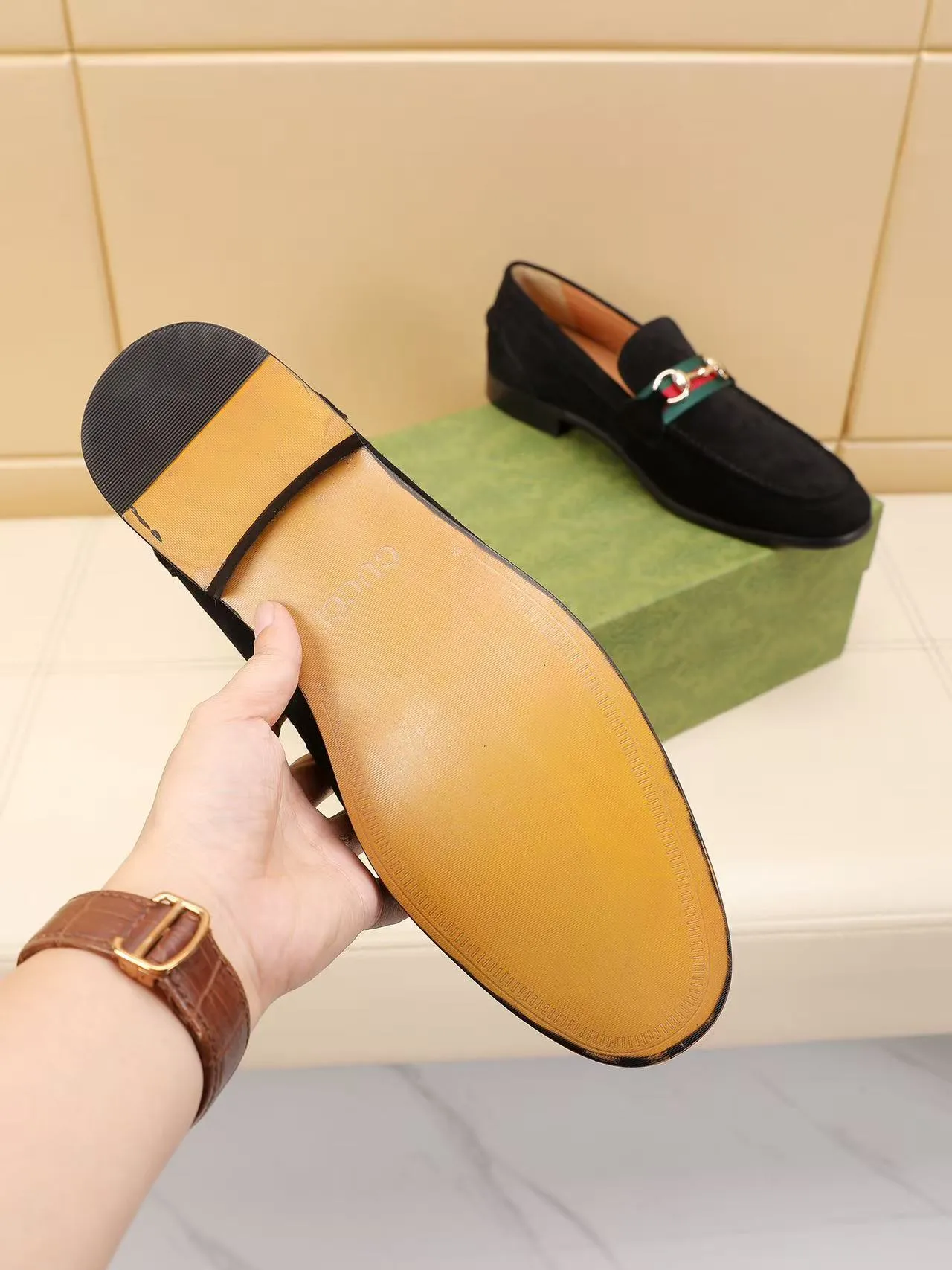 Men's men's shoes 💰440 🆘【GUCCI】Gucci ·🐂里· Hot-selling beanie shoes, top brand luxury, top quality, latest fashion beanie shoes.. The upper is made of original high mercerized smooth cow suede. (Full top-layer water-dyed 🐂 leather and lining). The original stylish and stylish soft rubber wear-resistant and non-slip outsole is light and comfortable on the foot, available in 3 colors! Matching code: 39-45 (38.46. Customized)